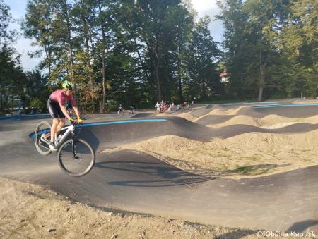 Občina Kamnik vlaga v športno infrastrukturo uredili smo dolgo pričakovani kolesarski poligon – Pumptrack Kamnik (23)